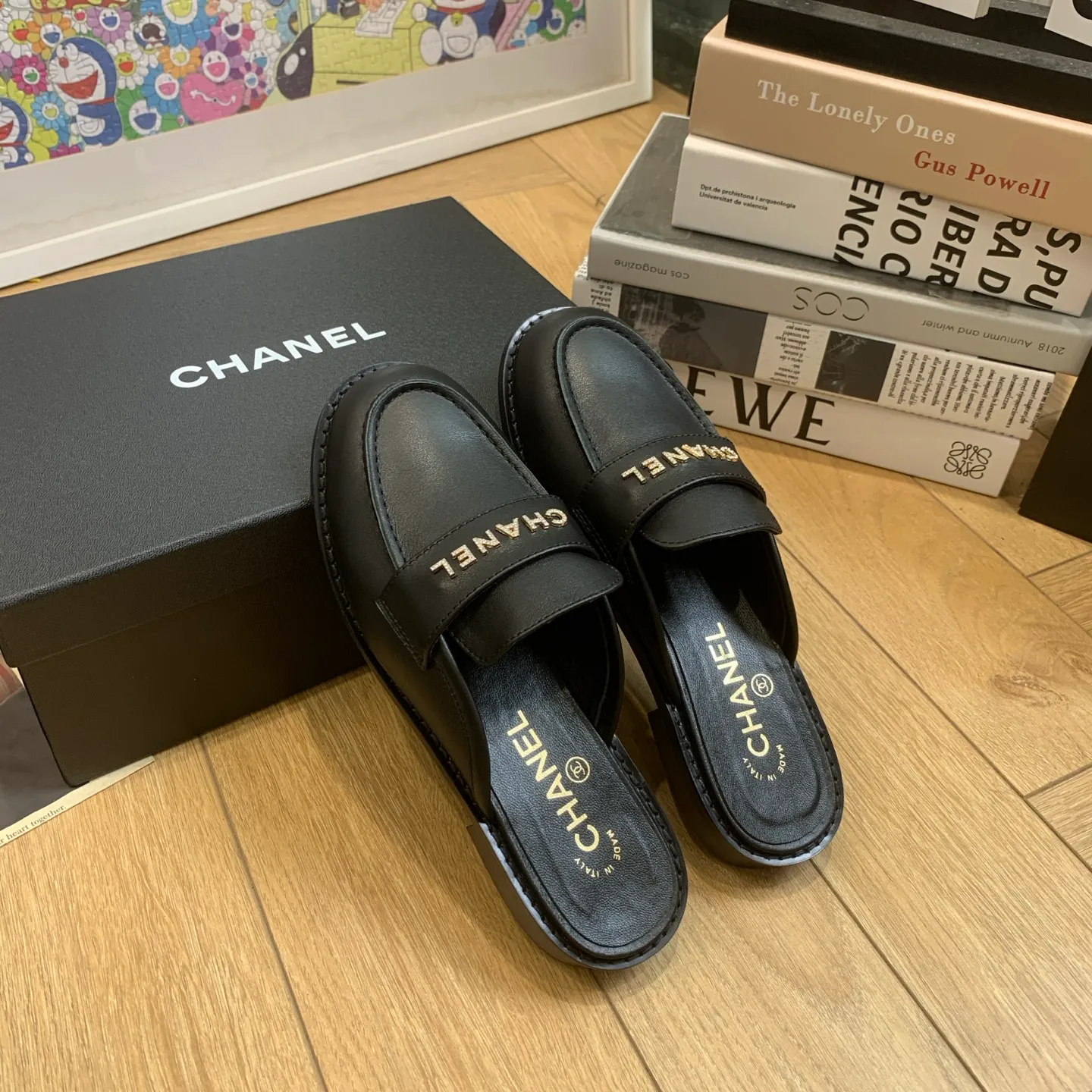 👟👟Ex-factory price 600👟👟 🍀2025 spring and summer new Chanel Chanel small diamond buckle monogram Loaf lazy half-slippers, which can be worn all year round. No matter when you wear them, they are very high-end and durable. You can attract attention when shopping on the street! Easily travel between commuting and leisure occasions, becoming a carefree fashionable and elegant woman ~ Upper: cowhide/butter Lining: lambskin Sole: Italian genuine leather outsole Size: 35-39 (40/41 customized, non-refundable and non-exchangeable